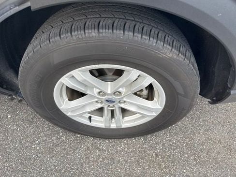 Used 2024 Ford Explorer XLT RWD image 6