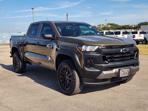 Used 2023 Chevrolet Colorado Trail Boss w/ Advanced Trailering Package AWD/4WD image 3