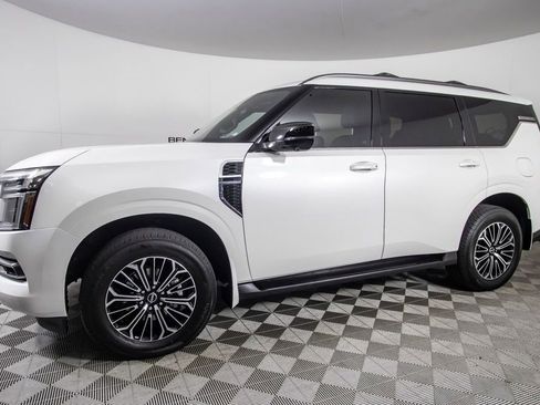Used 2025 Nissan Armada SL RWD image 7
