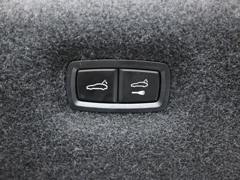 Used 2021 Porsche Taycan image 15