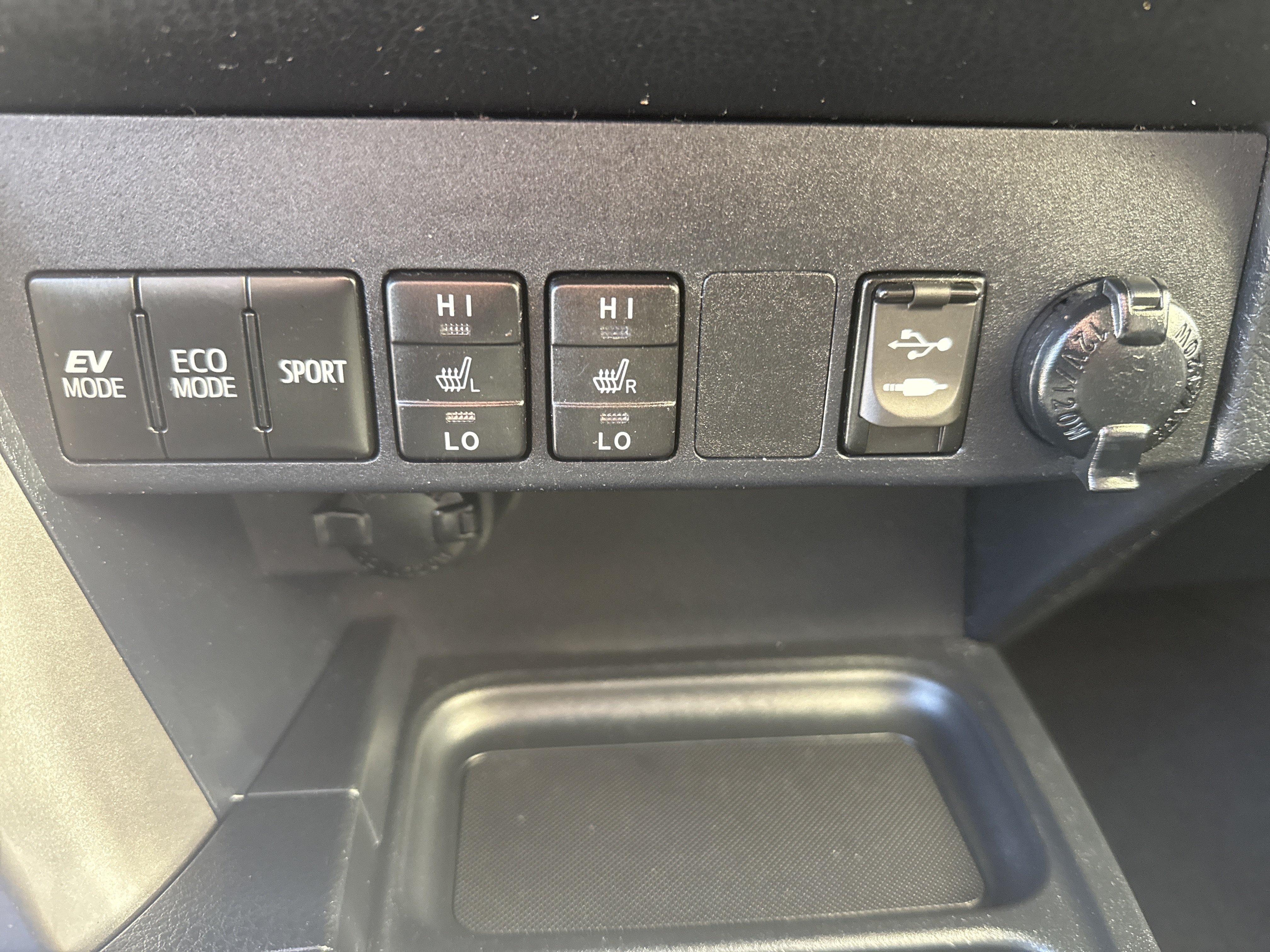Used 2018 Toyota RAV4 XLE w/ Carpet Mat Package AWD/4WD image 27