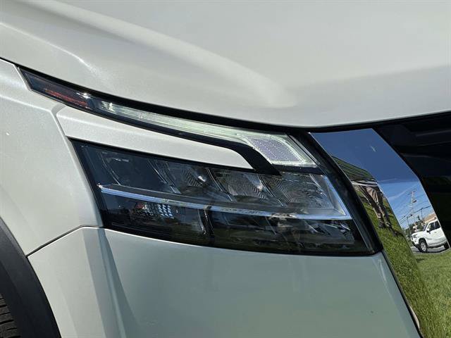 Used 2022 Nissan Pathfinder Platinum AWD/4WD image 27