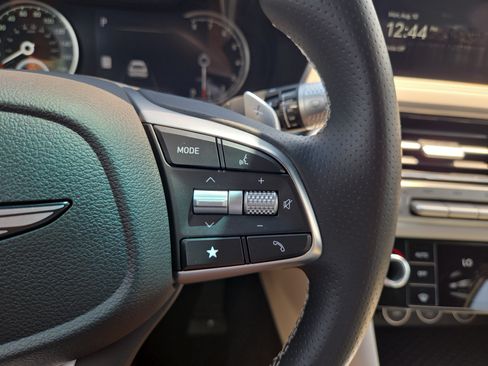 Used 2025 Genesis G70 2.5T RWD image 12