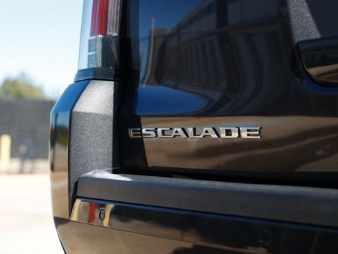 Used 2017 Cadillac Escalade ESV Platinum image 42