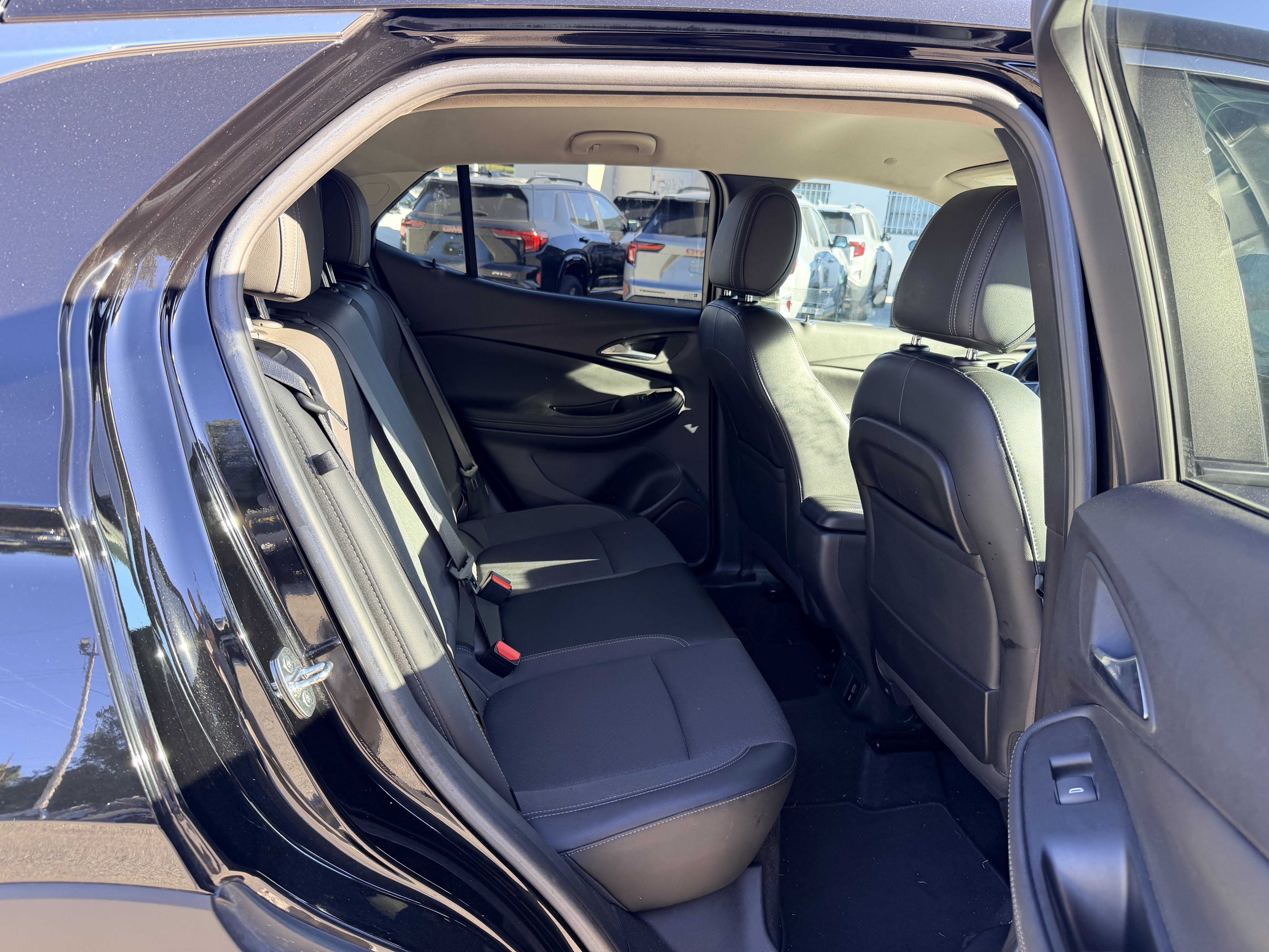 Used 2023 Buick Encore GX Preferred w/ Cold Weather Comfort Package AWD/4WD image 9