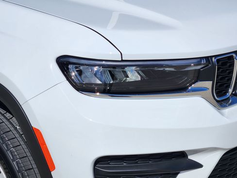 New 2026 Jeep Grand Cherokee Laredo image 6