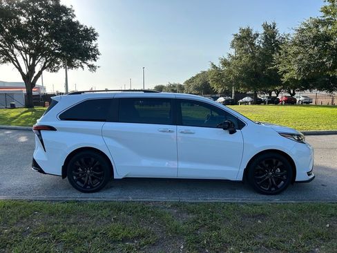 Used 2024 Toyota Sienna XSE FWD image 7