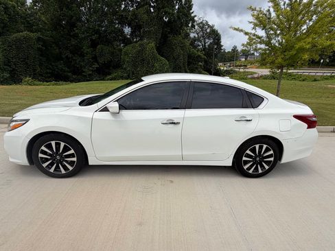 Used 2018 Nissan Altima 2.5 SV FWD image 8