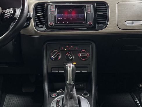 Used 2018 Volkswagen Beetle 2.0T Coast w/ Coast Lighting Package FWD image 24