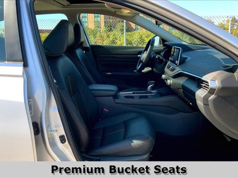 Used 2020 Nissan Altima 2.5 SR w/ Premium Package image 7