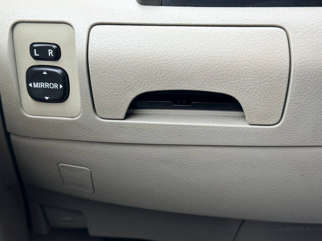 Used 2009 Toyota Camry LE FWD image 30