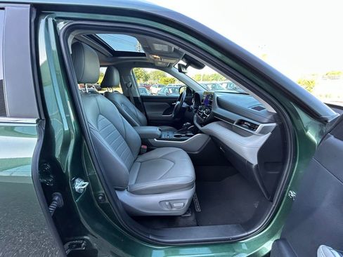 Used 2023 Toyota Highlander XLE FWD image 49