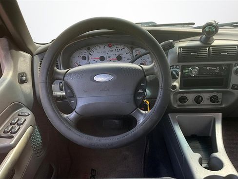Used 2001 Ford Explorer Sport Trac 4x4 image 8