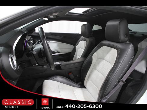 Used 2017 Chevrolet Camaro LT RWD image 5