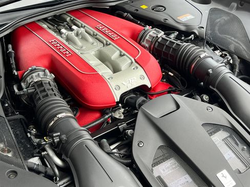 Used 2020 Ferrari 812 Superfast RWD image 44