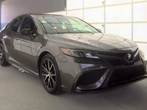 Used 2021 Toyota Camry SE FWD image 2