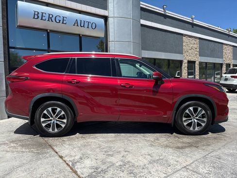 Used 2022 Toyota Highlander XLE AWD/4WD image 6
