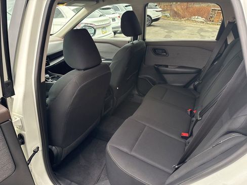 Used 2023 Nissan Rogue S image 19