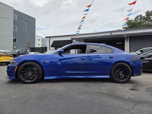 Used 2018 Dodge Charger R/T RWD image 4