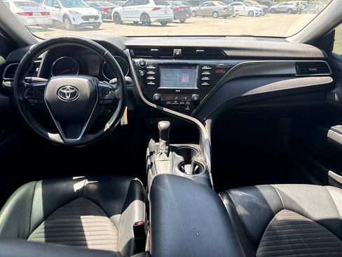 Used 2020 Toyota Camry SE FWD image 10