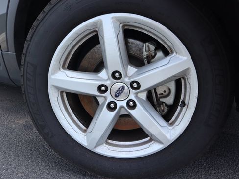 Used 2019 Ford Explorer XLT w/ Equipment Group 202A FWD image 16