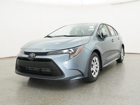 Used 2025 Toyota Corolla LE image 32