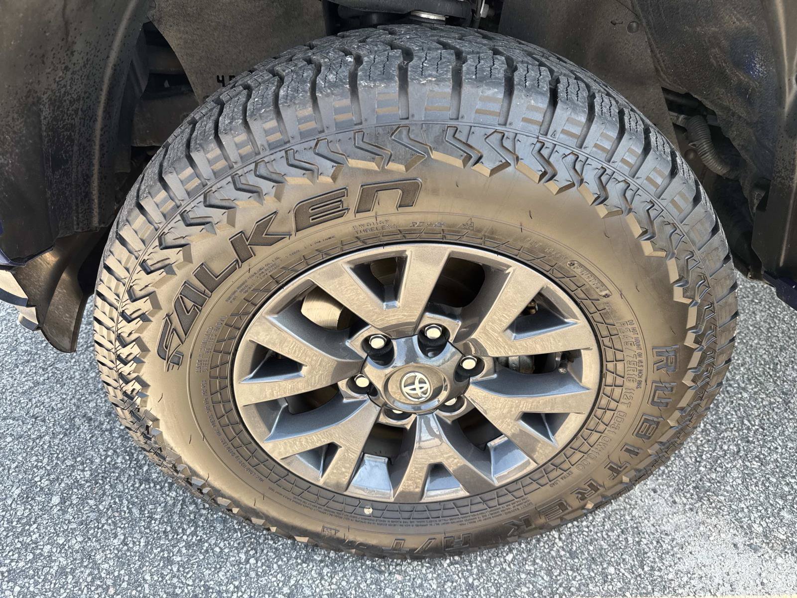 Used 2023 Toyota Tacoma SR5 AWD/4WD image 11