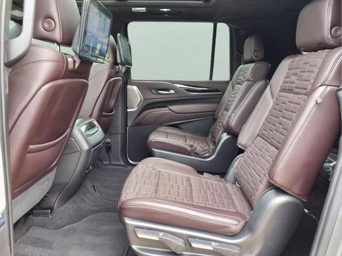 Used 2021 Cadillac Escalade ESV Sport Platinum AWD/4WD image 11