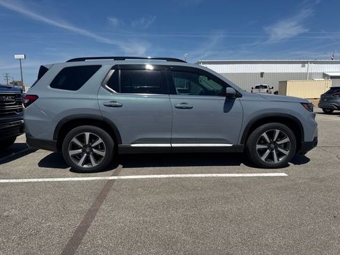 Used 2024 Honda Pilot Touring image 8