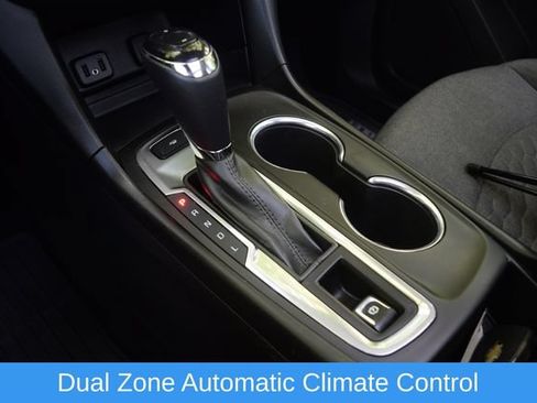 Used 2018 Chevrolet Equinox LT FWD image 12