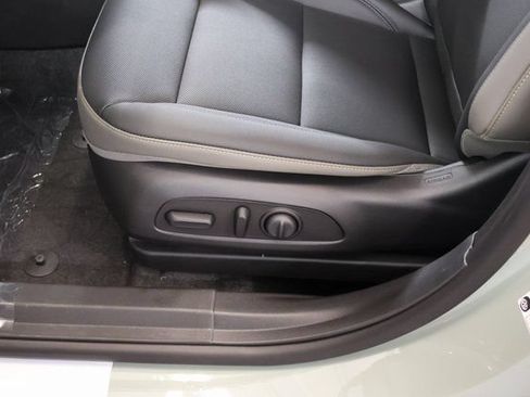 New 2026 Chevrolet Trax ACTIV w/ Sunroof Package FWD image 13