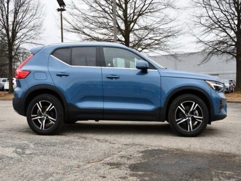 Certified 2025 Volvo XC40 B5 Core image 8