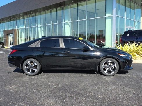 Certified 2023 Hyundai Elantra SEL w/ Convenience Package image 20