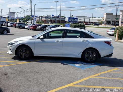 Used 2022 Hyundai Elantra SEL w/ Convenience Package FWD image 4