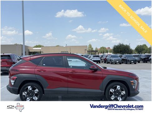 Used 2025 Hyundai Kona SEL FWD image 3