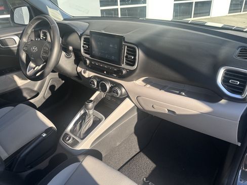 Used 2025 Hyundai Venue SEL FWD image 29
