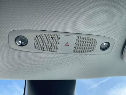 Used 2022 Tesla Model Y Long Range image 22