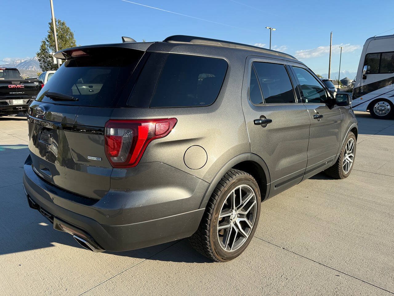 Used 2017 Ford Explorer Sport w/ Equipment Group 401A AWD/4WD image 3