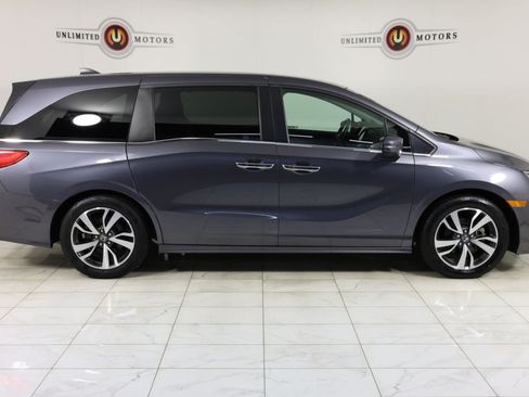 Used 2021 Honda Odyssey Touring image 2
