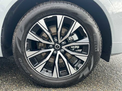 Used 2025 Volvo XC60 B5 Core w/ Protection Package Premier image 9