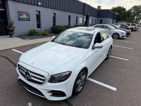 Used 2017 Mercedes-Benz E 300 4MATIC image 2