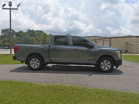 Used 2017 Nissan Titan S RWD image 5