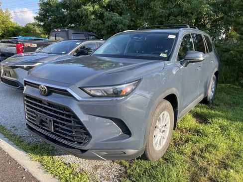 Used 2024 Toyota Grand Highlander AWD image 2