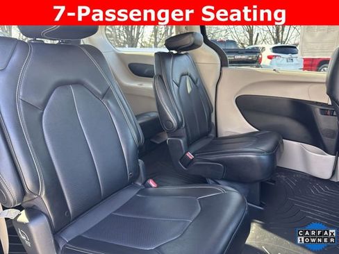 Used 2024 Chrysler Pacifica Touring-L image 25