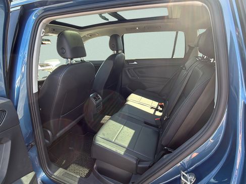 Used 2018 Volkswagen Tiguan SEL AWD/4WD image 26