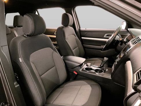 Used 2016 Ford Explorer XLT w/ Equipment Group 201A AWD/4WD image 8