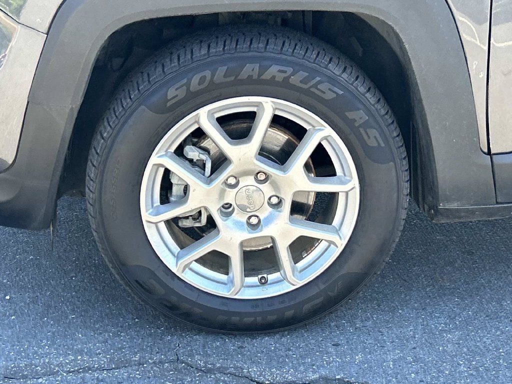 Used 2020 Jeep Renegade Latitude FWD image 12