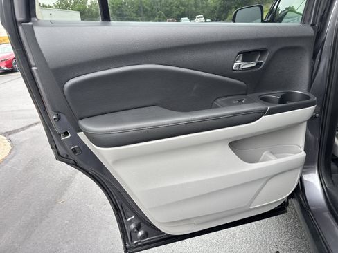 Used 2018 Honda Pilot LX image 8