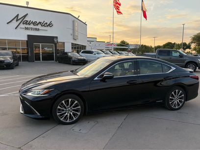 Used 2019 Lexus ES 300h w/ Premium Package