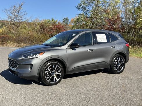 Used 2022 Ford Escape SE w/ SE Sport Appearance Package image 28